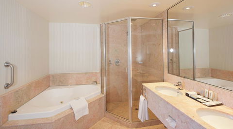 Crowne Plaza Surfers Paradise, An IHG Hotel - Accommodation Mount Tamborine 17