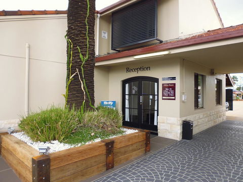 Burke & Wills Motor Inn - Accommodation Mount Tamborine 0