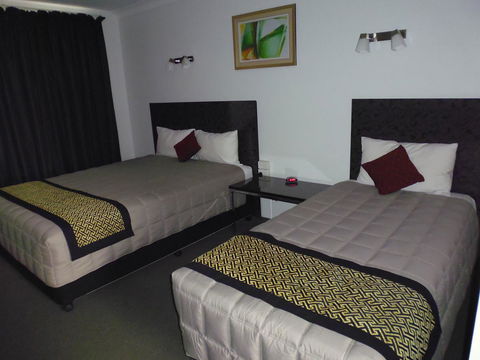 Burke & Wills Motor Inn - Accommodation Mount Tamborine 18