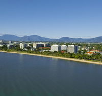 Holiday Inn Cairns Harbourside - Accommodation Mount Tamborine