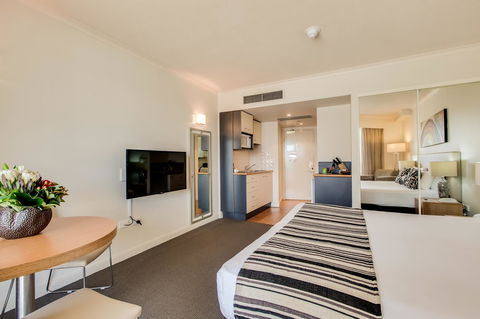 Central Cosmo Apartment Hotel - Accommodation Mount Tamborine 4