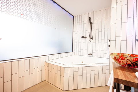 The Constance Fortitude Valley - Accommodation Mount Tamborine 4