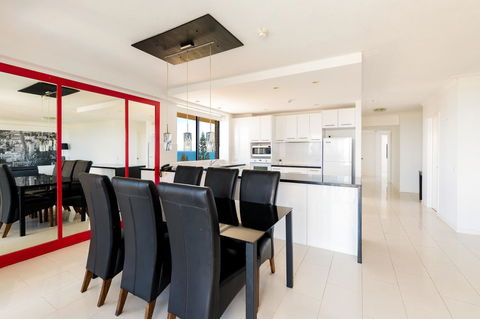 Burgess @ Kings Beach Apartments - Accommodation Mount Tamborine 17