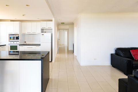 Burgess @ Kings Beach Apartments - Accommodation Mount Tamborine 14