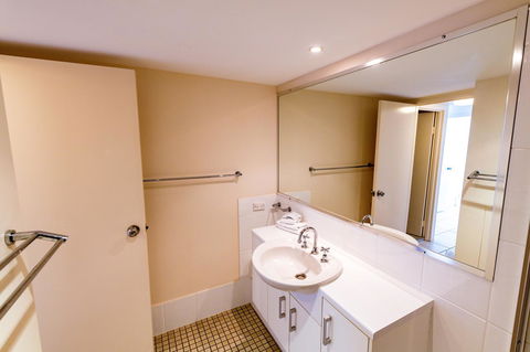 Burgess @ Kings Beach Apartments - Accommodation Mount Tamborine 2