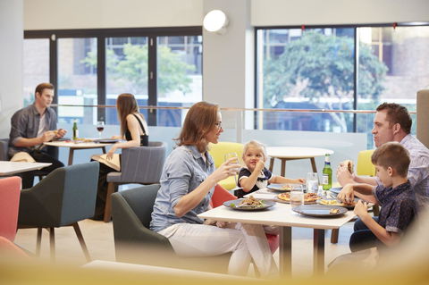 Holiday Inn Express Brisbane Central, An IHG Hotel - Accommodation Mount Tamborine 7