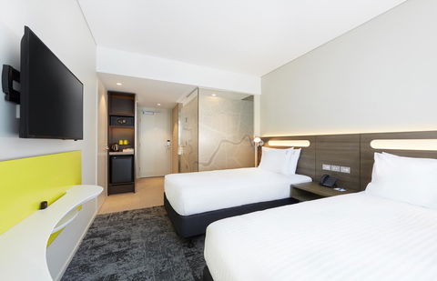 Holiday Inn Express Brisbane Central, An IHG Hotel - Accommodation Mount Tamborine 1