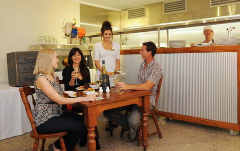 Cairns Queenslander Hotel & Apartments - Accommodation Mount Tamborine 11