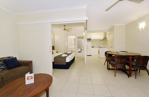Cairns Queenslander Hotel & Apartments - Accommodation Mount Tamborine 10