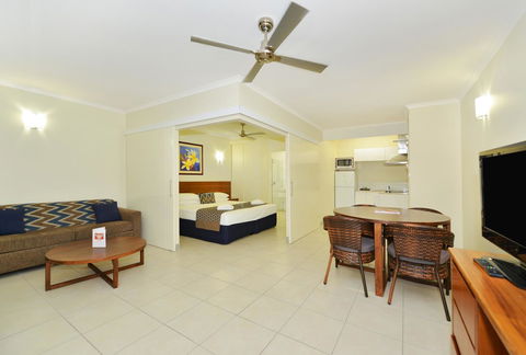 Cairns Queenslander Hotel & Apartments - Accommodation Mount Tamborine 9