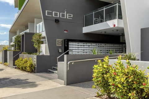 Code Apartments - Accommodation Mount Tamborine 14