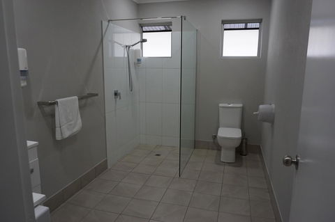 YAL Cairns - A Motel That Makes A Difference - Accommodation Mount Tamborine 2