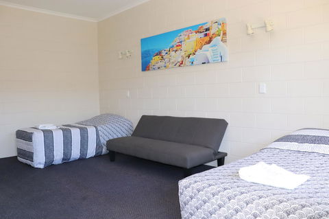 YAL Cairns - A Motel That Makes A Difference - Accommodation Mount Tamborine 23