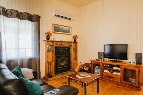 Apple Blossom Cottages - Accommodation Mount Tamborine 6