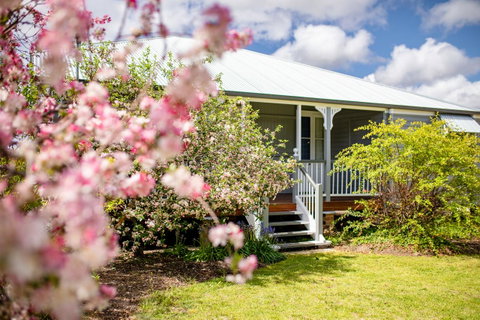 Apple Blossom Cottages - Accommodation Mount Tamborine 1
