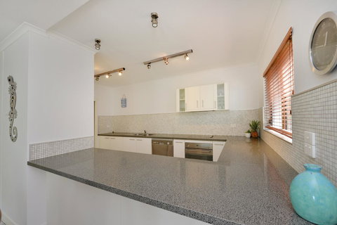 Tropical Reef Apartments - Accommodation Mount Tamborine 21