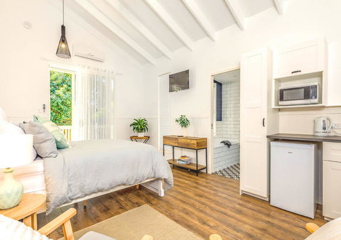 Hampton Estate Wines - Accommodation Mount Tamborine 7