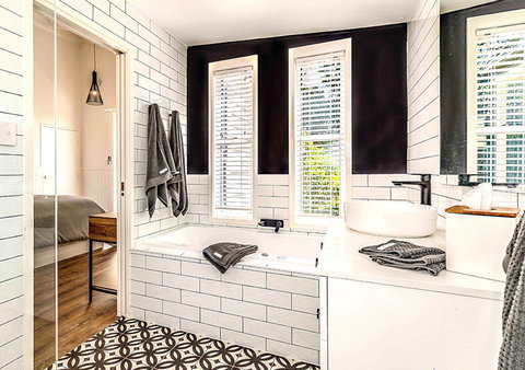 Hampton Estate Wines - Accommodation Mount Tamborine 8