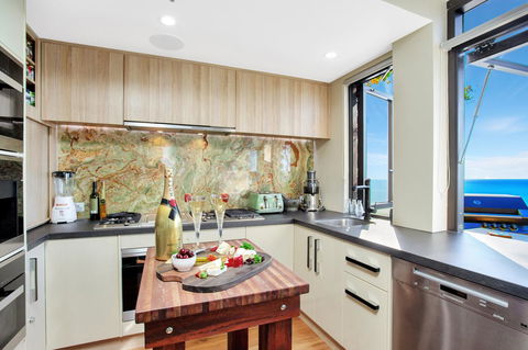 Burleigh Esplanade Apartments - Accommodation Mount Tamborine 6