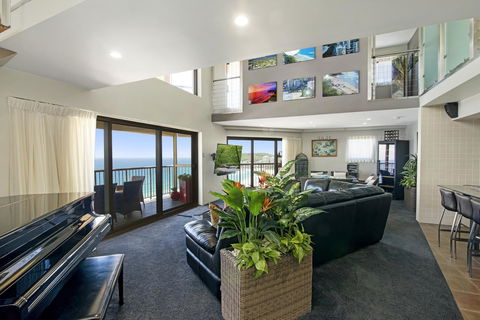 Burleigh Esplanade Apartments - Accommodation Mount Tamborine 26