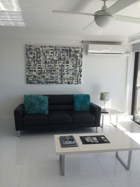 Surfers Century Oceanside Apartments - Accommodation Mount Tamborine 27