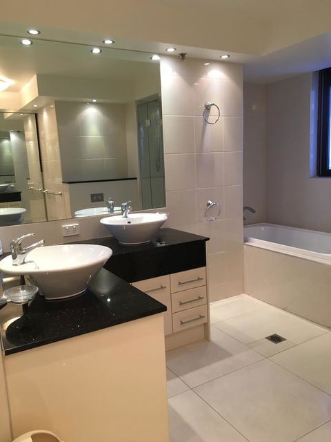Surfers Century Oceanside Apartments - Accommodation Mount Tamborine 22