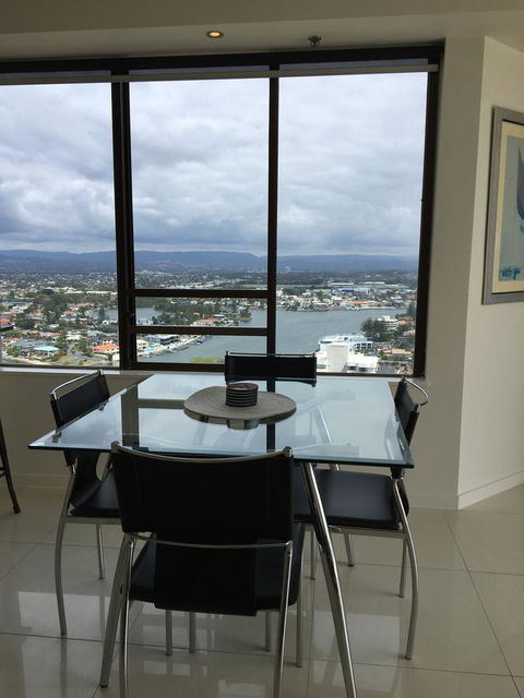 Surfers Century Oceanside Apartments - Accommodation Mount Tamborine 21