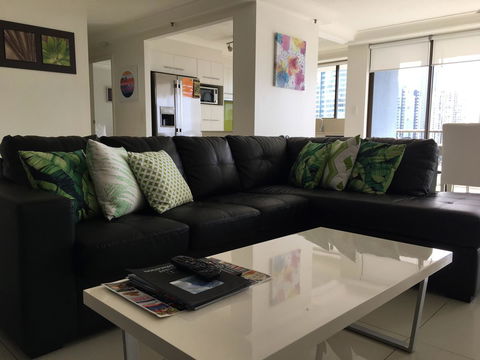 Surfers Century Oceanside Apartments - Accommodation Mount Tamborine 26