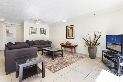 Surfers Century Oceanside Apartments - Accommodation Mount Tamborine 6
