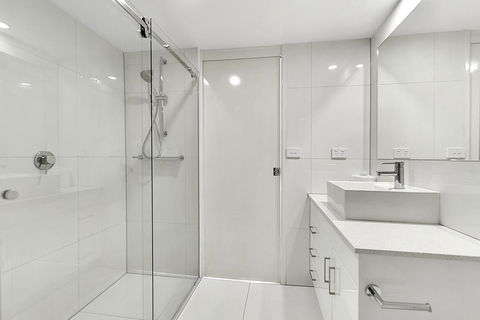 Surfers Century Oceanside Apartments - Accommodation Mount Tamborine 3