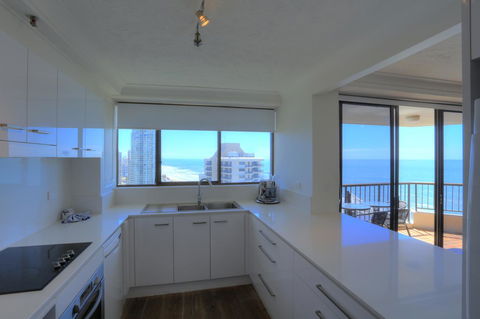 Surfers Century Oceanside Apartments - Accommodation Mount Tamborine 37