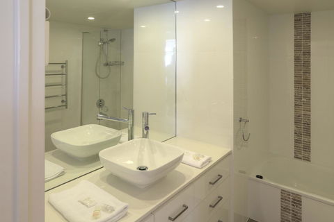 Surfers Century Oceanside Apartments - Accommodation Mount Tamborine 38