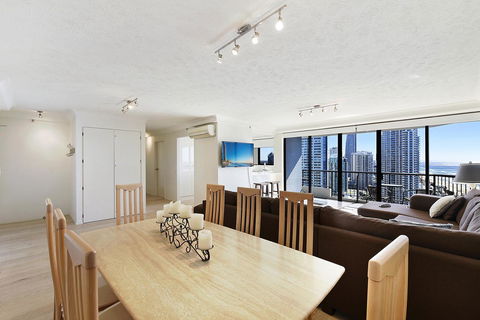 Surfers Century Oceanside Apartments - Accommodation Mount Tamborine 12