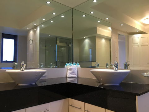 Surfers Century Oceanside Apartments - Accommodation Mount Tamborine 23