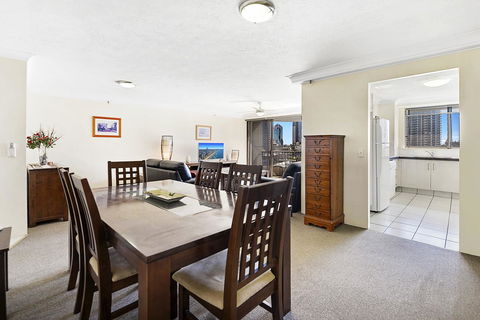 Surfers Century Oceanside Apartments - Accommodation Mount Tamborine 5