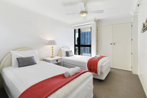 Surfers Century Oceanside Apartments - Accommodation Mount Tamborine 10