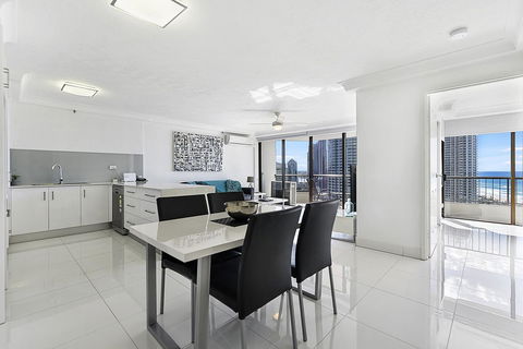 Surfers Century Oceanside Apartments - Accommodation Mount Tamborine 1
