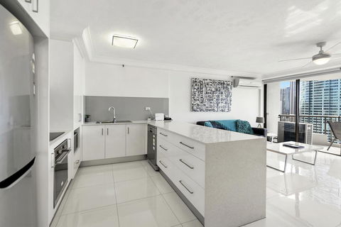 Surfers Century Oceanside Apartments - Accommodation Mount Tamborine 14