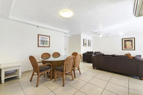 Surfers Century Oceanside Apartments - Accommodation Mount Tamborine 8