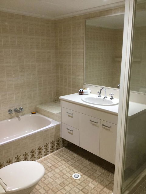 Surfers Aquarius On The Beach - Accommodation Mount Tamborine 1