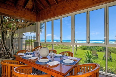 Surfers Aquarius On The Beach - Accommodation Mount Tamborine 4