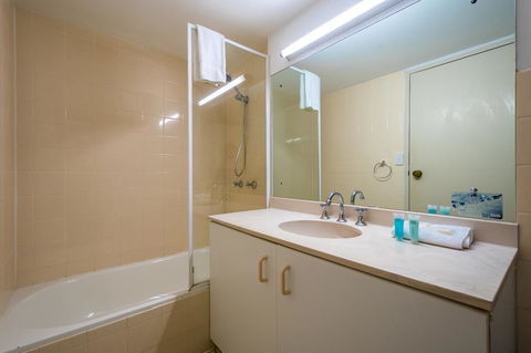 Breakers North Absolute Beachfront Apartments - Official - Accommodation Mount Tamborine 11