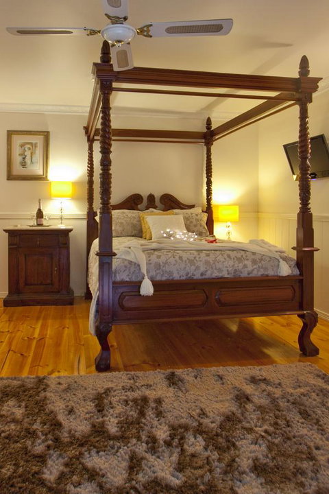 Curtis Falls Cottage - Accommodation Mount Tamborine 6