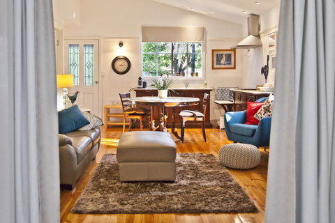 Curtis Falls Cottage - Accommodation Mount Tamborine 11