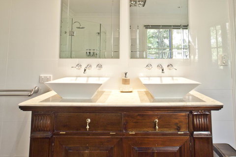 Curtis Falls Cottage - Accommodation Mount Tamborine 2