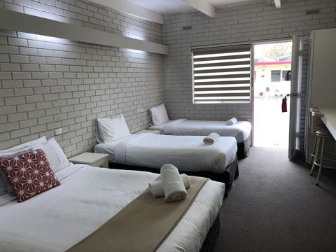 Wattle Motel - Accommodation Mount Tamborine 3