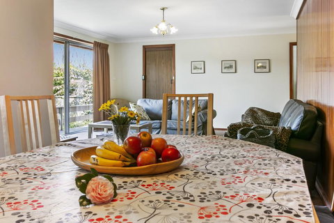 Wentworth Rose - Accommodation Mount Tamborine 1