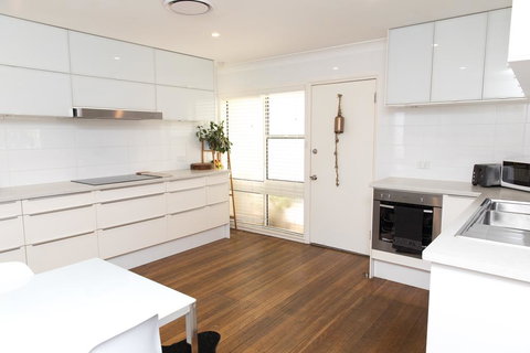 White Beach Cottage - Accommodation Mount Tamborine 1