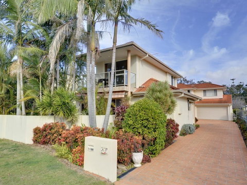White Horses, 7A Achilles Street - Accommodation Mount Tamborine 0