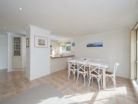 White Horses, 7A Achilles Street - Accommodation Mount Tamborine 2